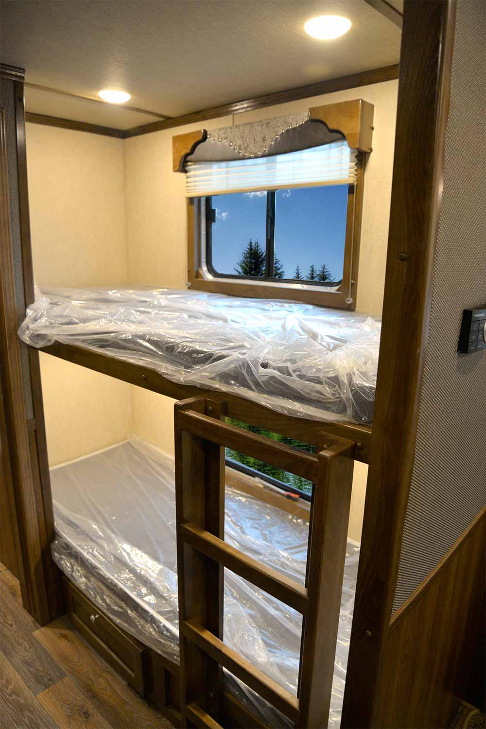 SMC Horse Trailers PROUDLY Made in the USA » SL8X18SBBSRB Laramie