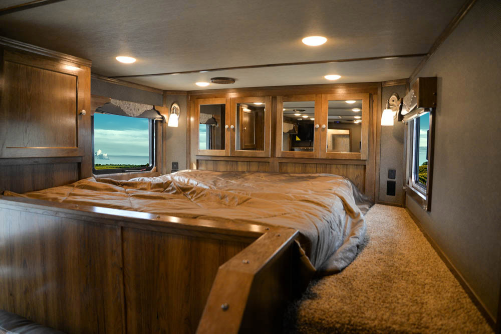 Bed in Gooseneck in SL8X13SSR Laramie Edition Horse Trailer | SMC Trailers